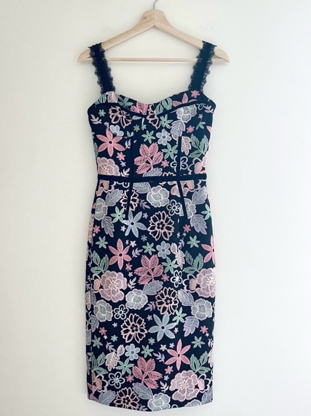 Bronx & Banco Camille Pastel Embroidered Floral Pencil Dress Size Xs